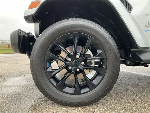 Used 2023 Jeep Wrangler Sahara w/ Cold Weather Group image 12