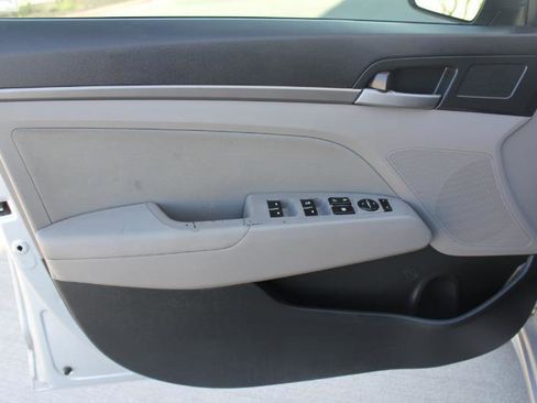 Used 2017 Hyundai Elantra SE image 10