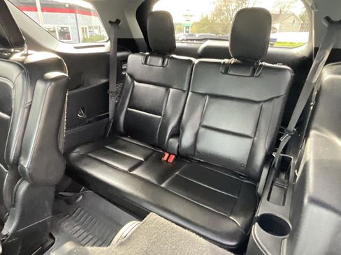 Used 2022 Ford Explorer XLT w/ Equipment Group 202A AWD/4WD image 12