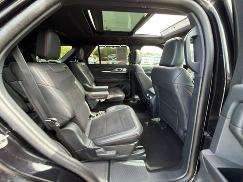 Used 2025 Ford Explorer ST AWD/4WD image 10