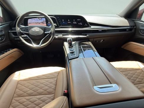 Used 2021 Cadillac Escalade Premium Luxury AWD/4WD image 18
