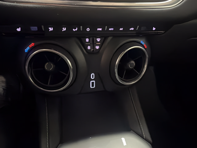 Used 2025 Chevrolet Blazer LT FWD image 22
