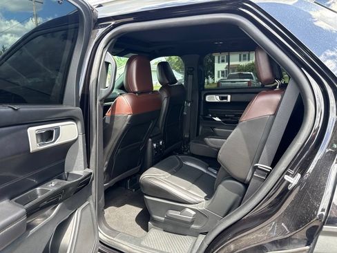 Used 2022 Ford Explorer Platinum w/ Equipment Group 601A AWD/4WD image 26