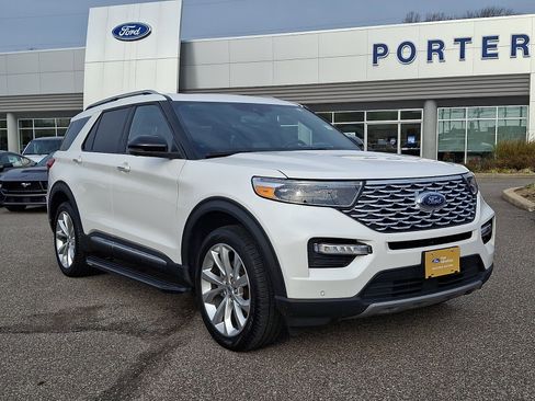 Certified 2023 Ford Explorer Platinum w/ Technology Package image 2
