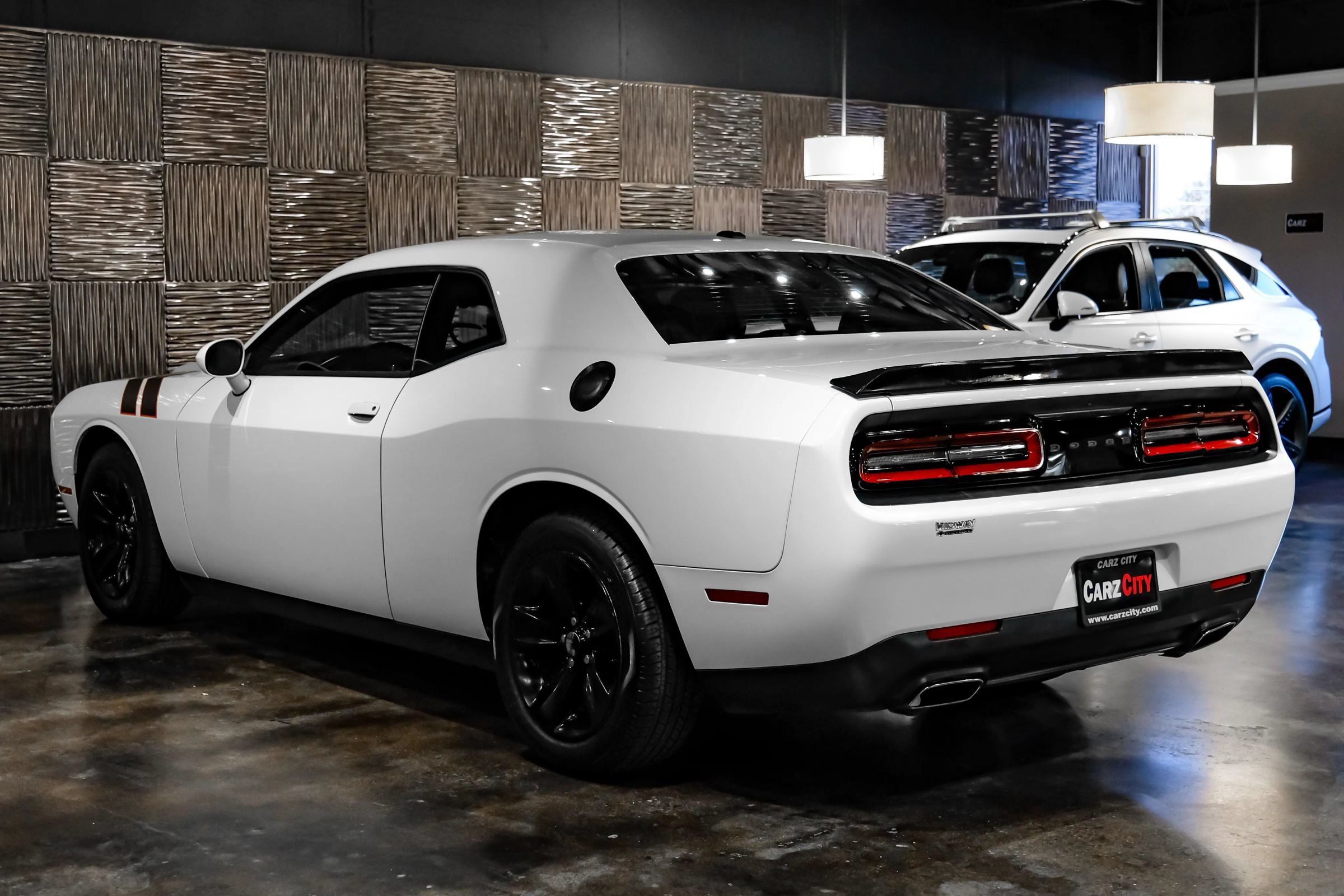 Used 2016 Dodge Challenger SXT RWD image 9