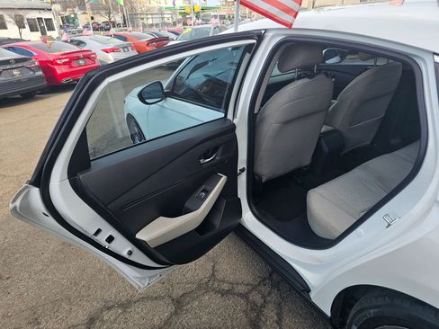 Used 2023 Honda Accord EX image 10