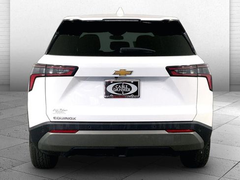 Used 2026 Chevrolet Equinox LT FWD image 3