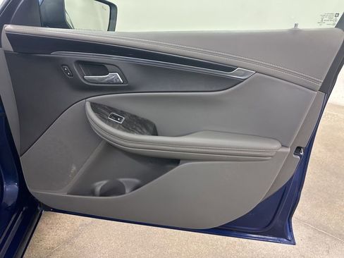 Used 2014 Chevrolet Impala LT w/ Premium Seating Package FWD image 19