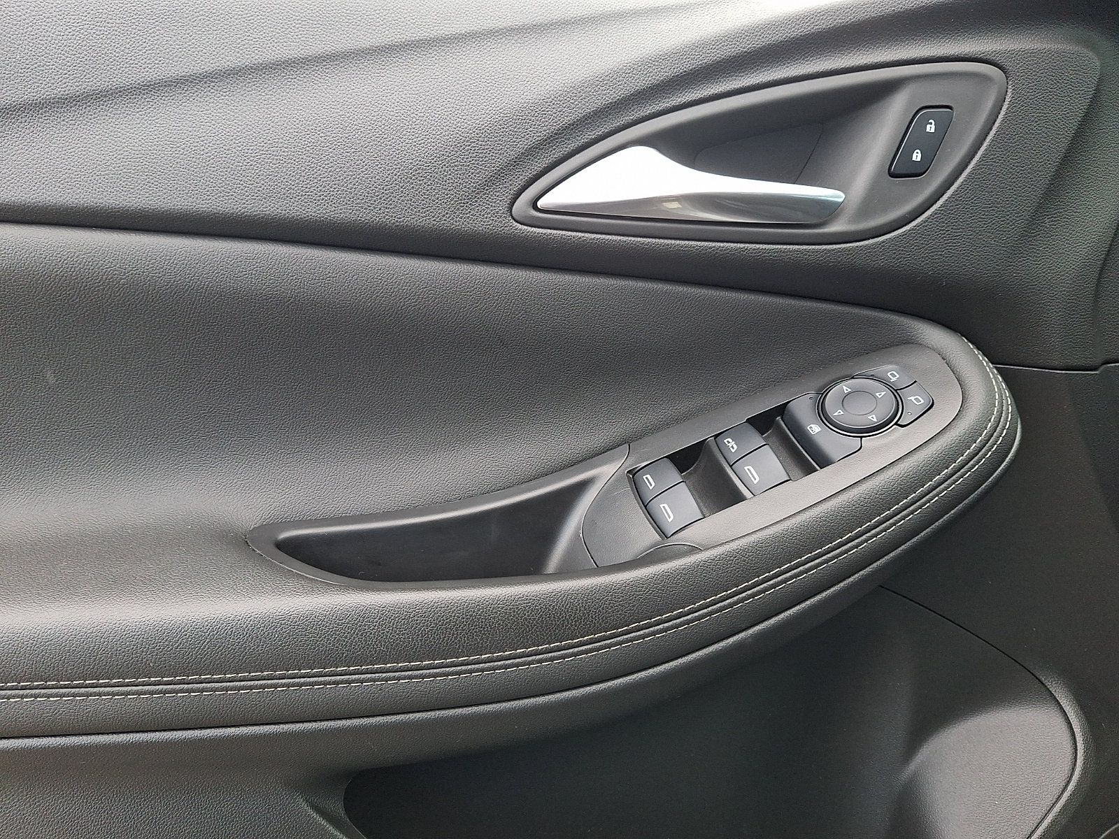 Used 2024 Buick Encore GX Preferred FWD image 12