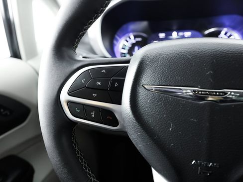 Used 2022 Chrysler Pacifica Touring-L FWD image 34