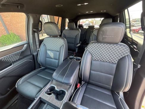 Used 2025 GMC Acadia Denali w/ LPO, Floor Liner Package AWD/4WD image 22
