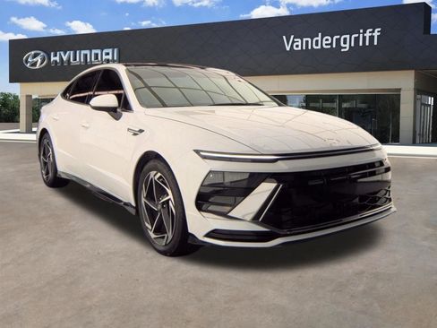 Used 2025 Hyundai Sonata SEL FWD image 1