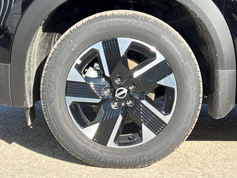 New 2026 Nissan Kicks SV w/ SV Premium Package AWD/4WD image 5