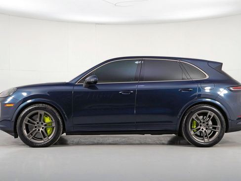 Used 2025 Porsche Cayenne Turbo image 9