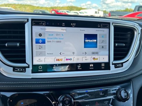 New 2026 Chrysler Pacifica Select image 25