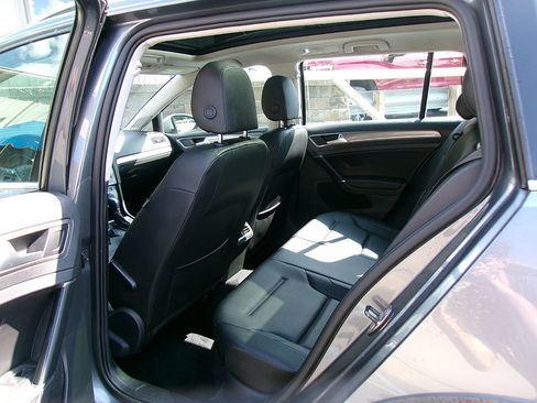 Used 2017 Volkswagen Golf Alltrack SE image 11