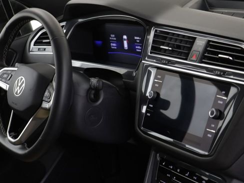 Used 2023 Volkswagen Tiguan SE w/ Panoramic Sunroof Package AWD/4WD image 20