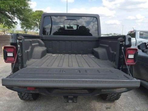 Used 2022 Jeep Gladiator Sport image 7