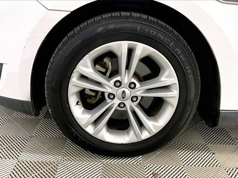 Used 2015 Ford Taurus SE image 5