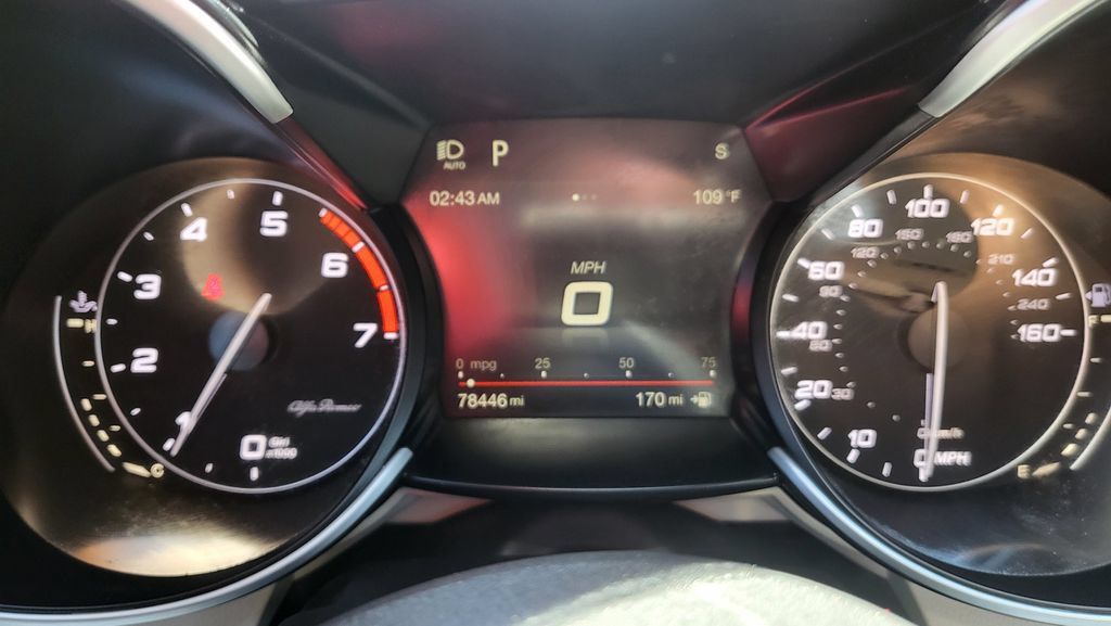 Used 2019 Alfa Romeo Giulia AWD w/ Quick Order Package 22J Sport image 32