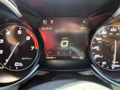 Used 2019 Alfa Romeo Giulia AWD w/ Quick Order Package 22J Sport image 32