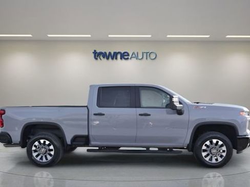 Used 2025 Chevrolet Silverado 2500 Custom w/ Custom Value Package image 6
