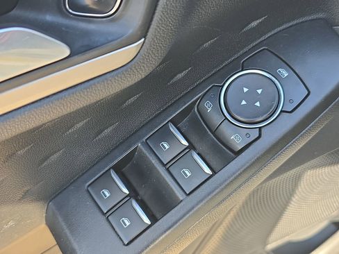 Used 2020 Ford Escape SE image 14