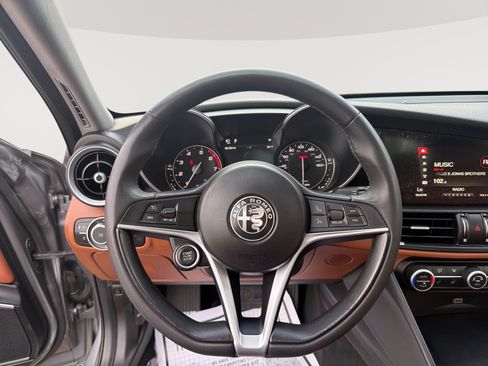 Used 2019 Alfa Romeo Giulia Ti w/ Cold Weather Package AWD/4WD image 11