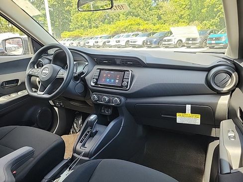 New 2025 Nissan Kicks Play S image 13