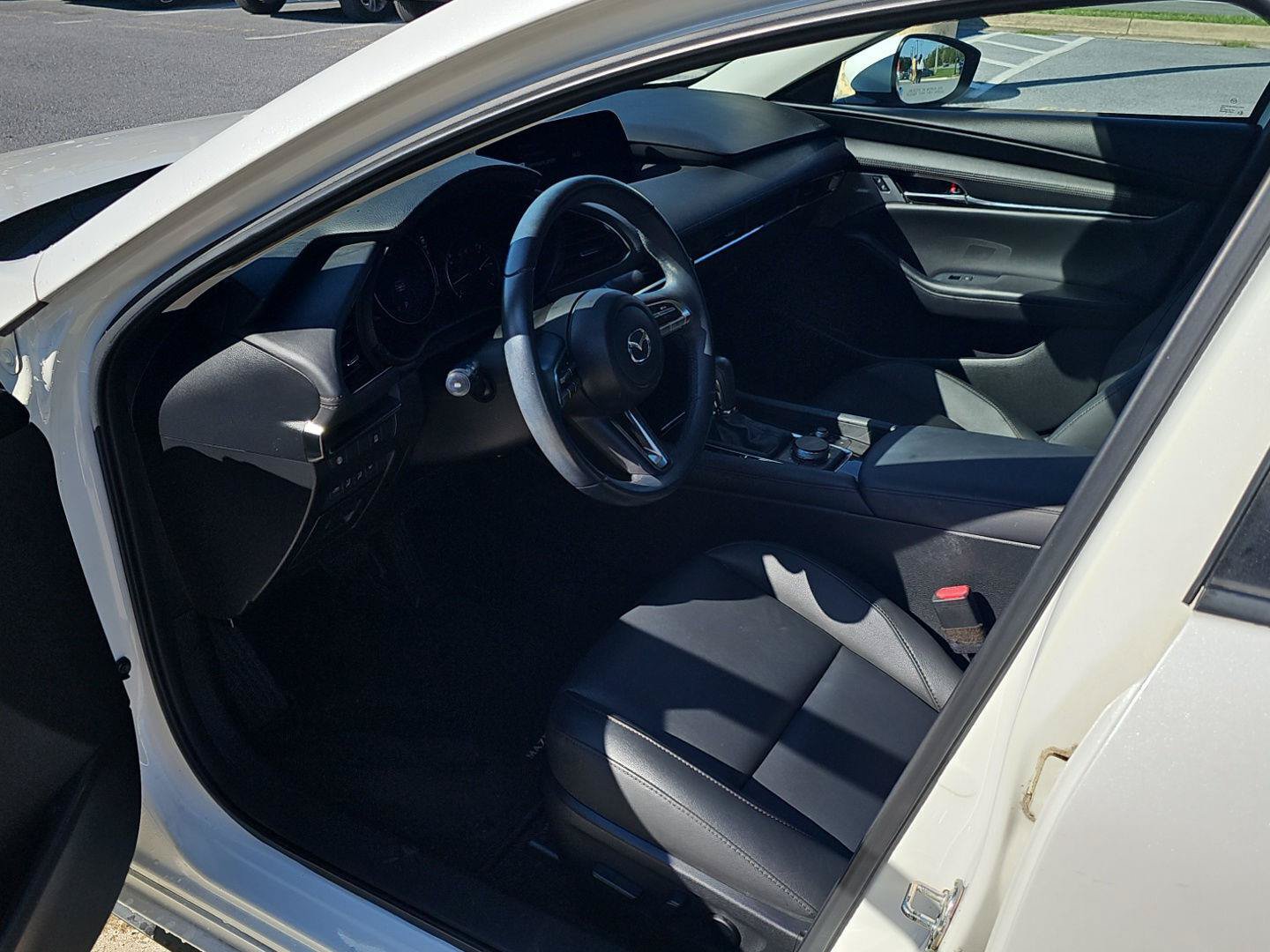 Used 2019 MAZDA MAZDA3 Sedan w/ Preferred Package FWD image 17