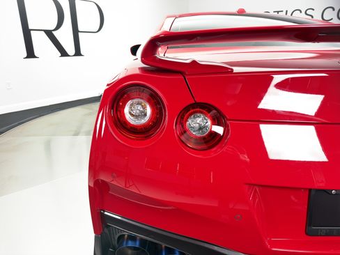 Used 2018 Nissan GT-R Premium AWD/4WD image 15