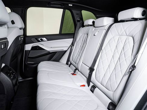 Used 2024 BMW X5 xDrive40i w/ M Sport Package image 17