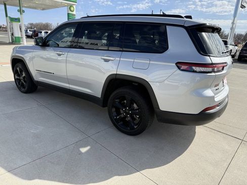 Used 2023 Jeep Grand Cherokee L Limited w/ Luxury Tech Group II image 6