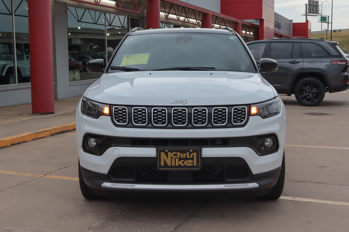 Used 2025 Jeep Compass Limited AWD/4WD image 3