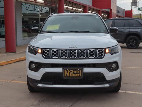 Used 2025 Jeep Compass Limited AWD/4WD image 3
