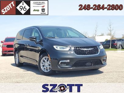 Used 2023 Chrysler Pacifica Touring-L