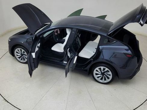 Used 2026 Tesla Model Y Long Range image 84