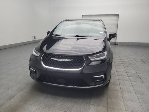 Used 2023 Chrysler Pacifica Touring FWD image 15