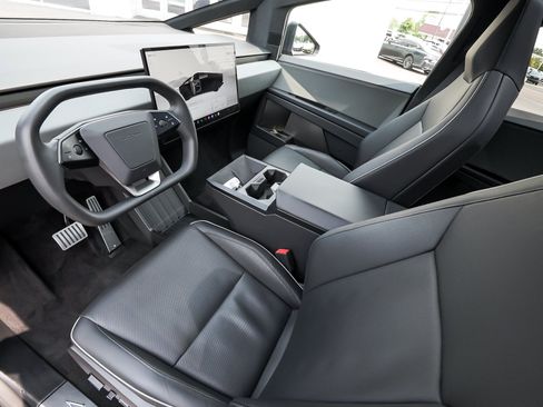Used 2024 Tesla Cybertruck AWD Crew Cab image 16