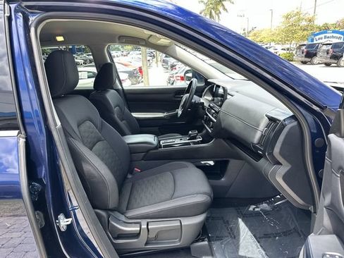 Used 2025 Nissan Pathfinder SV FWD image 29