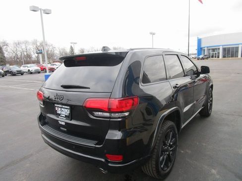 Used 2017 Jeep Grand Cherokee Altitude image 5