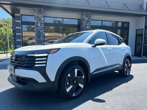 Used 2025 Nissan Kicks SR image 4