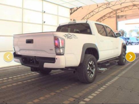 Used 2020 Toyota Tacoma TRD Off-Road w/ TRD Premium Off Road Package image 4