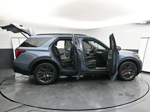 Used 2025 Ford Explorer ST image 38