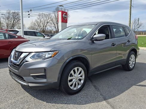 Used 2018 Nissan Rogue S image 4