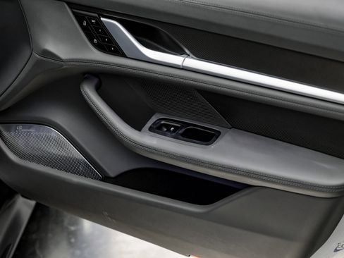 Used 2023 Porsche Taycan Turbo S w/ Premium Package image 81