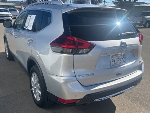 Used 2020 Nissan Rogue SV image 5