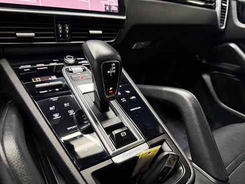 Used 2020 Porsche Cayenne AWD/4WD image 26