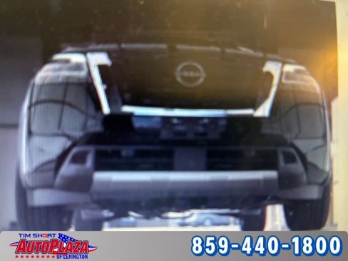 Used 2024 Nissan Pathfinder SL AWD/4WD image 3
