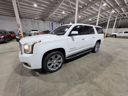 Used 2018 GMC Yukon XL SLT w/ Premium Edition AWD/4WD image 2